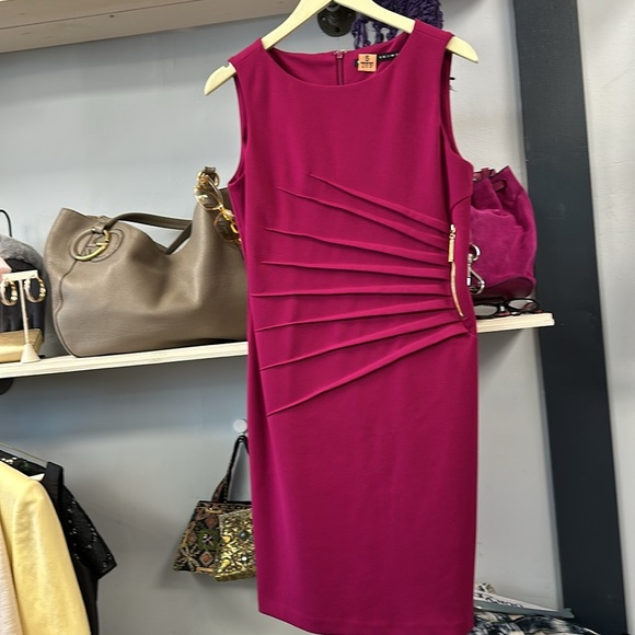 Ivanka Trump
Textured Starburst Sheath Dress - Picture 7 of 8